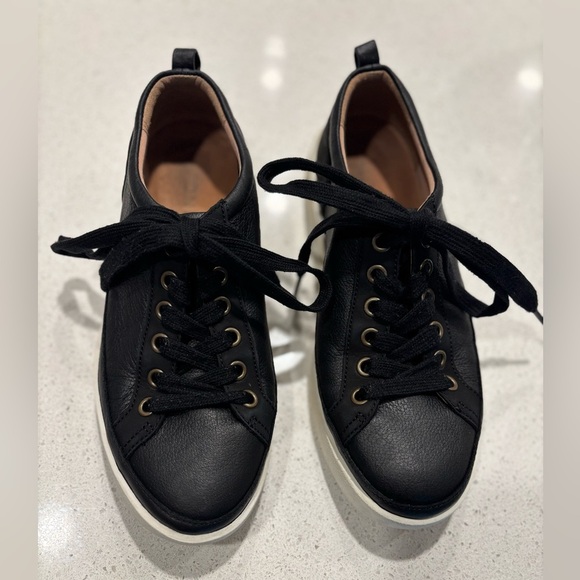 Vionic Winny Sneaker, Size 6 - Picture 4 of 8